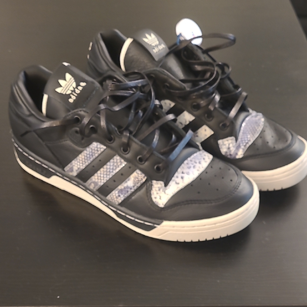 NWT Adidas Men's Rivalry Lo Sneakers 9.5